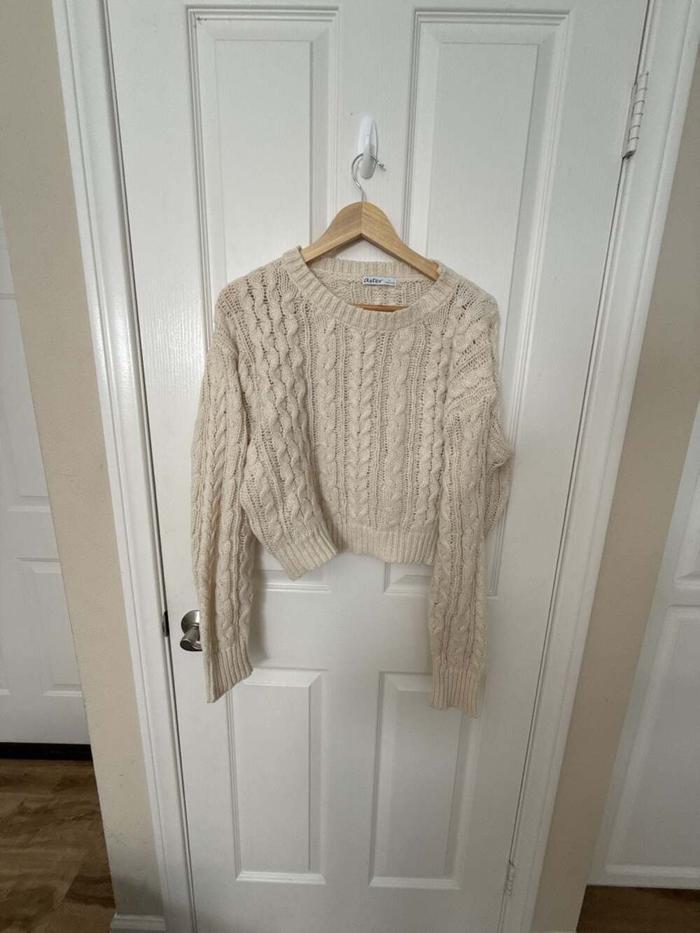 Aster Cream Cable Knit Cropped Sweater Size L